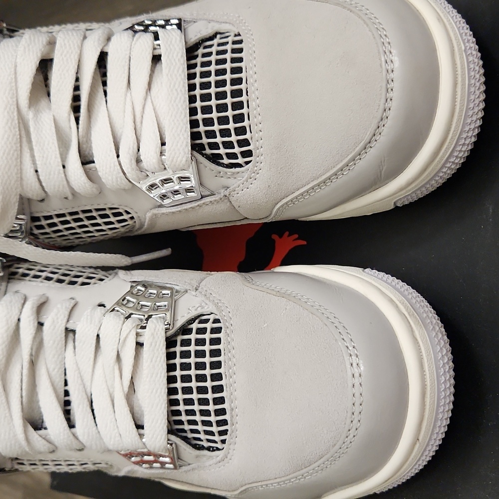 Jordan Retro 4 in Neutral Gray and White - Picture 3 of 7